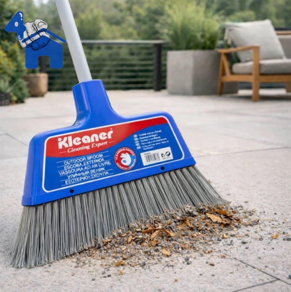 Kleaner Outdoor / Indoor Broom — photo 4 of 5